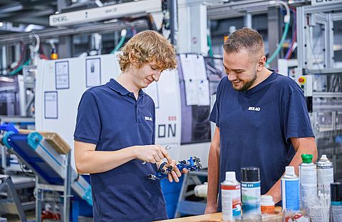Apprenticeship as plastics technologist EFZ or plastics processor EBA